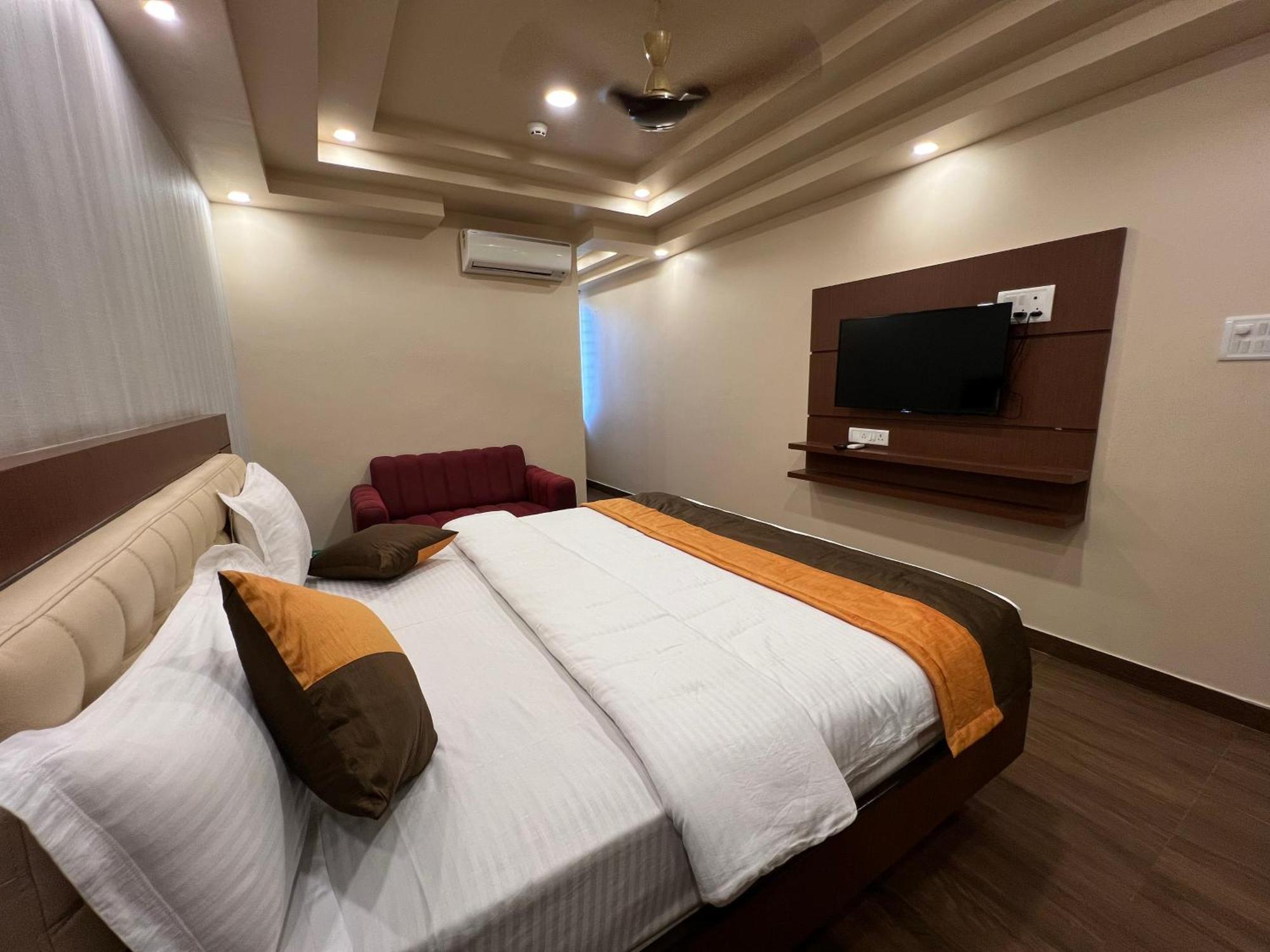 Grand Falcon Electronic City Kammasandra Buitenkant foto